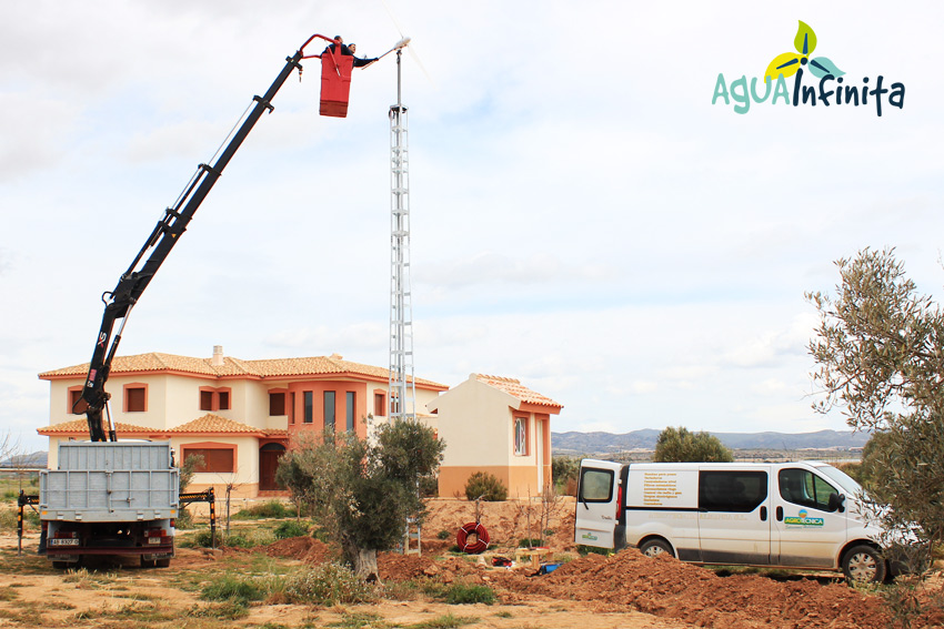 Abastecimiento de agua con energía solar y eólica en casa de campo de Albacete